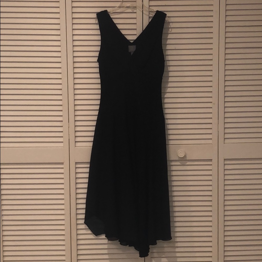 Black sleeveless dress